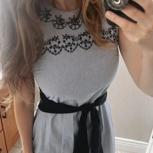 Striped embroidered dress - Picture 11 of 12